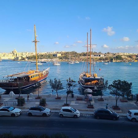 Spacious Seafront Apt Next To Sliema-Valeta Ferry Exterior photo