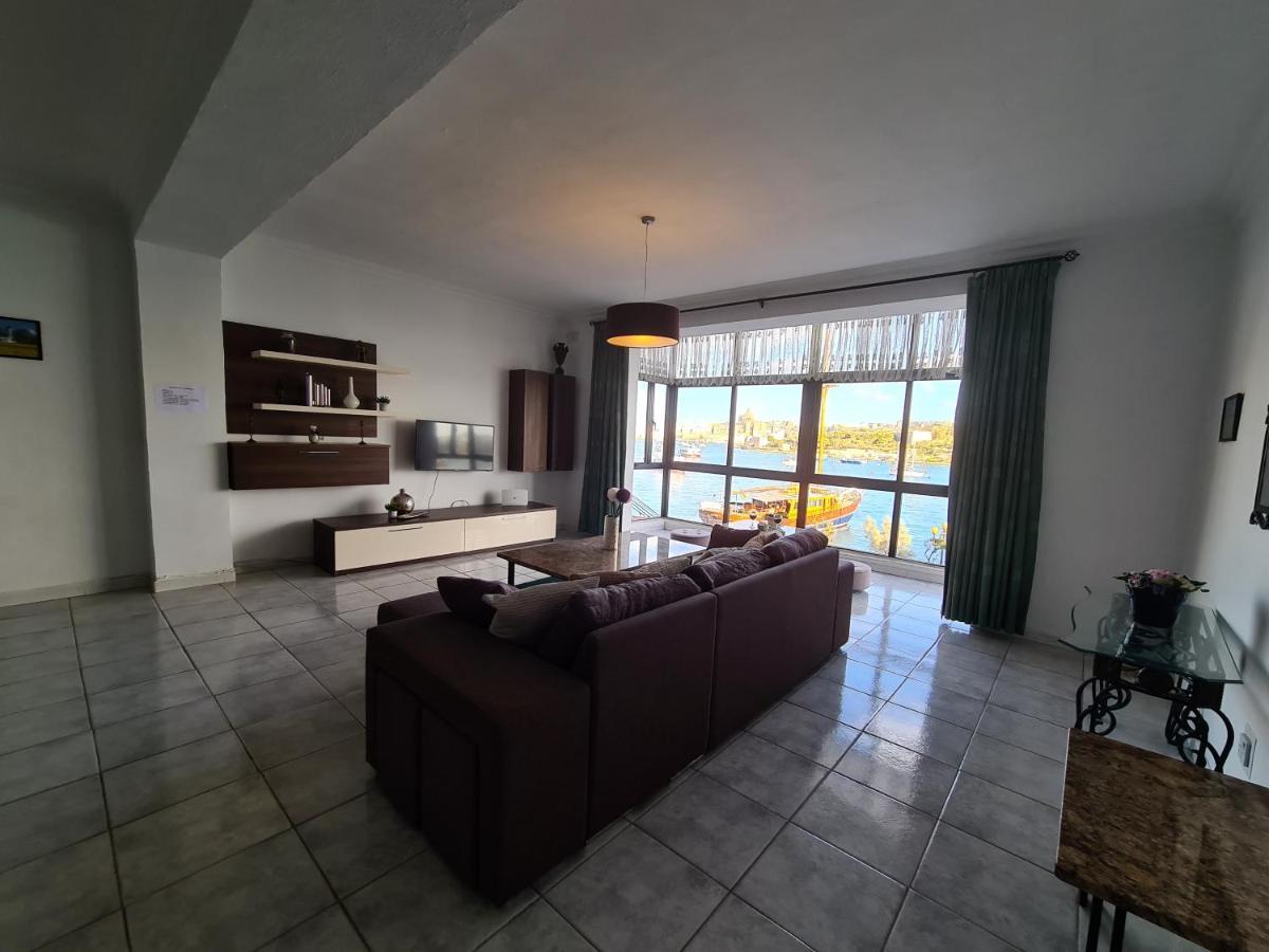 Spacious Seafront Apt Next To Sliema-Valeta Ferry Exterior photo